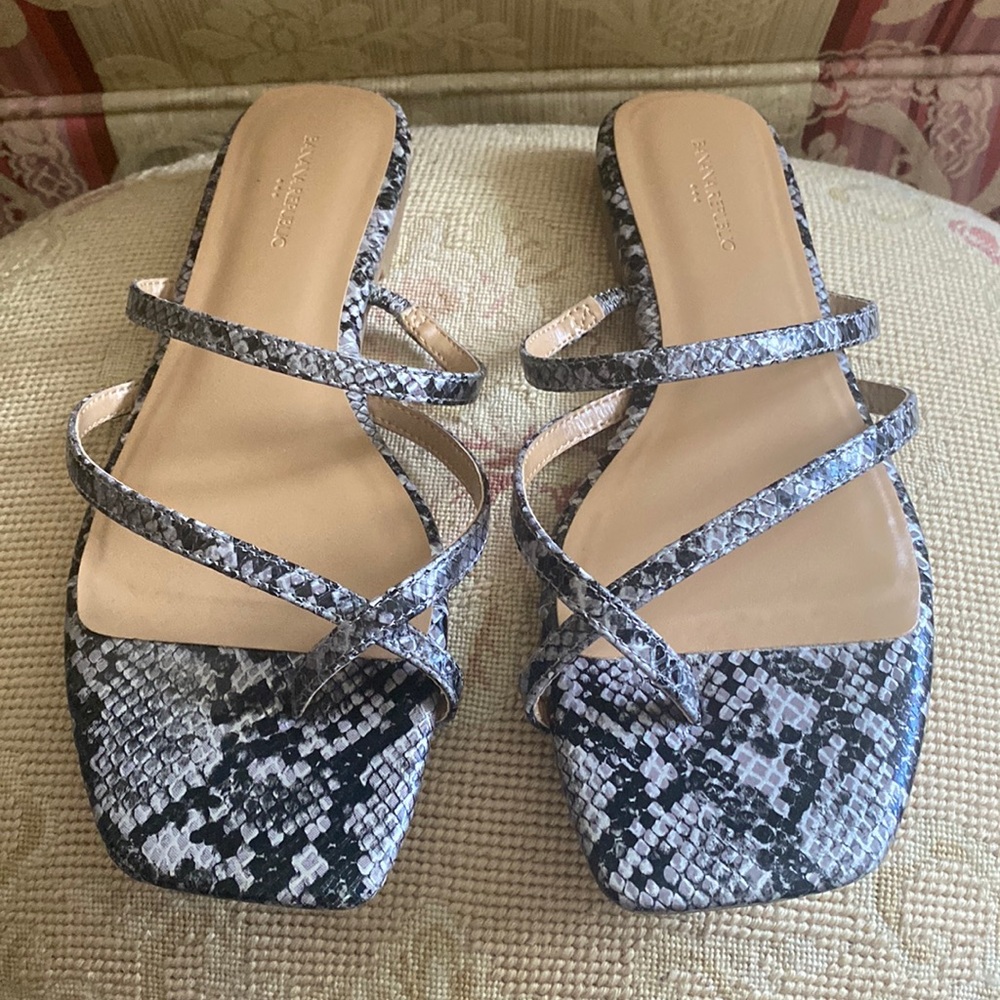 NWOB BANANA REPUBLIC SANDALS